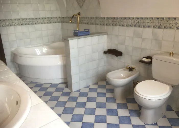 Castello Della Bastia בית הארחה Balocco